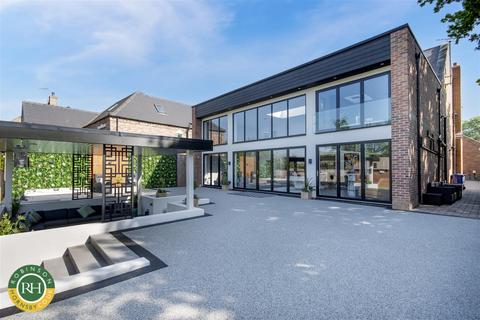 5 bedroom detached house for sale, Bawtry Road, Doncaster