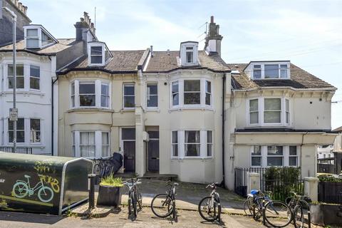 1 bedroom ground floor flat for sale
