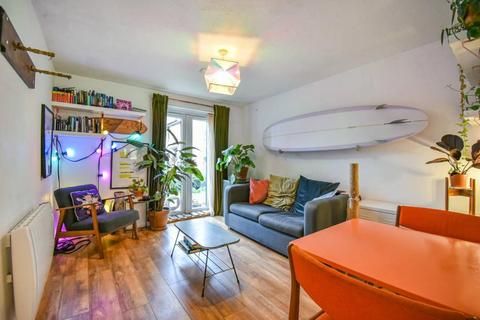 1 bedroom flat for sale, Silver Close, New Cross, London, SE14