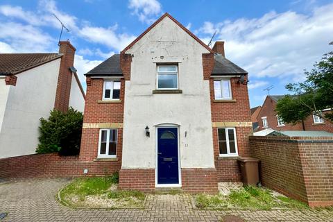4 bedroom terraced house to rent, Stanley Rise, Chelmsford, Essex, CM2 6PL