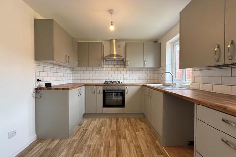 4 bedroom terraced house to rent, Stanley Rise, Chelmsford, Essex, CM2 6PL
