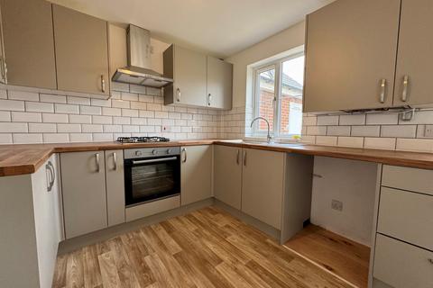 4 bedroom terraced house to rent, Stanley Rise, Chelmsford, Essex, CM2 6PL