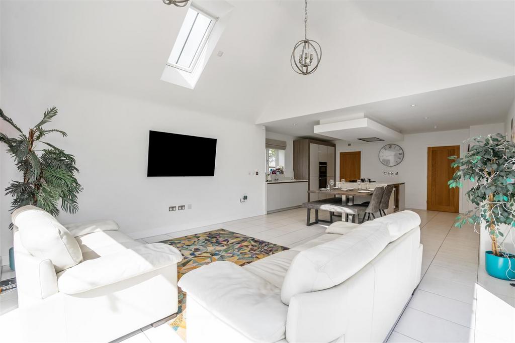 9 Aylesbury Court 30.jpg