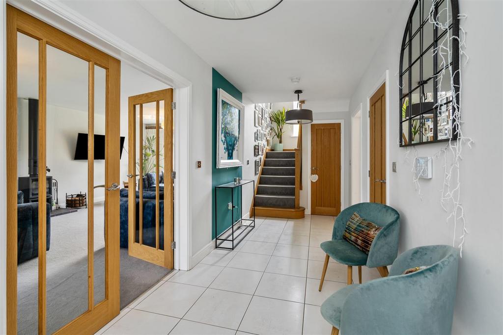 9 Aylesbury Court 20.jpg