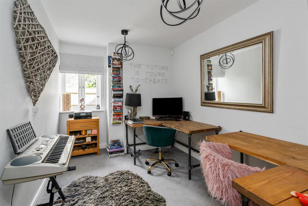 9 Aylesbury Court 15.jpg