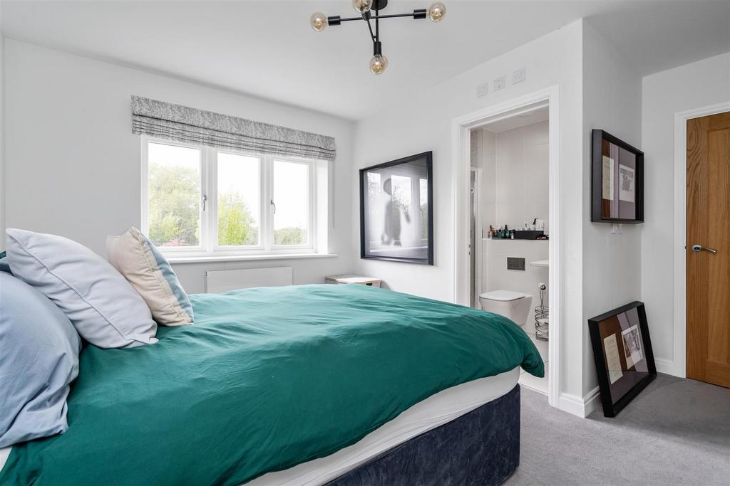 9 Aylesbury Court 39.jpg