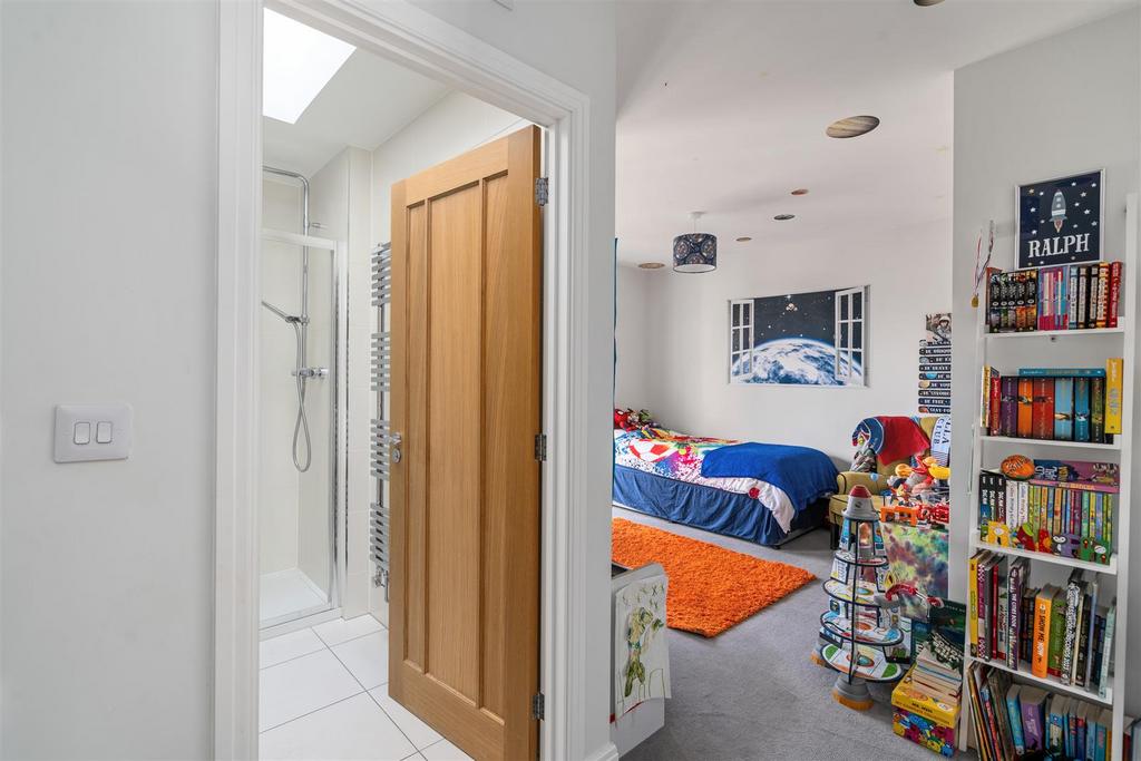 9 Aylesbury Court 42.jpg