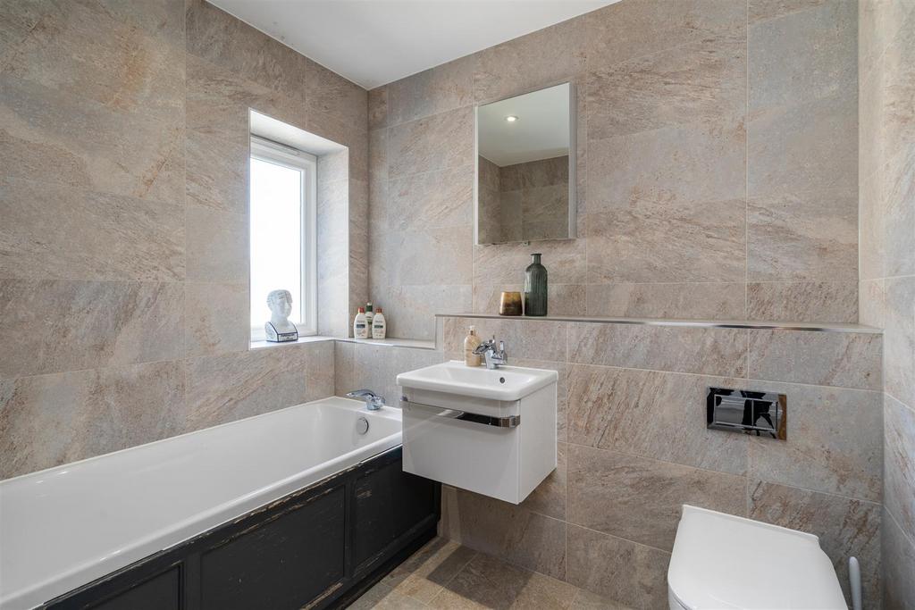 9 Aylesbury Court 44.jpg