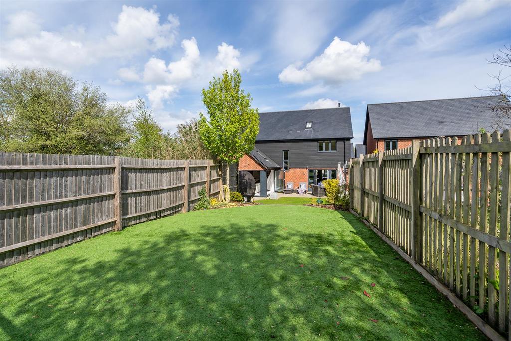 9 Aylesbury Court 57.jpg