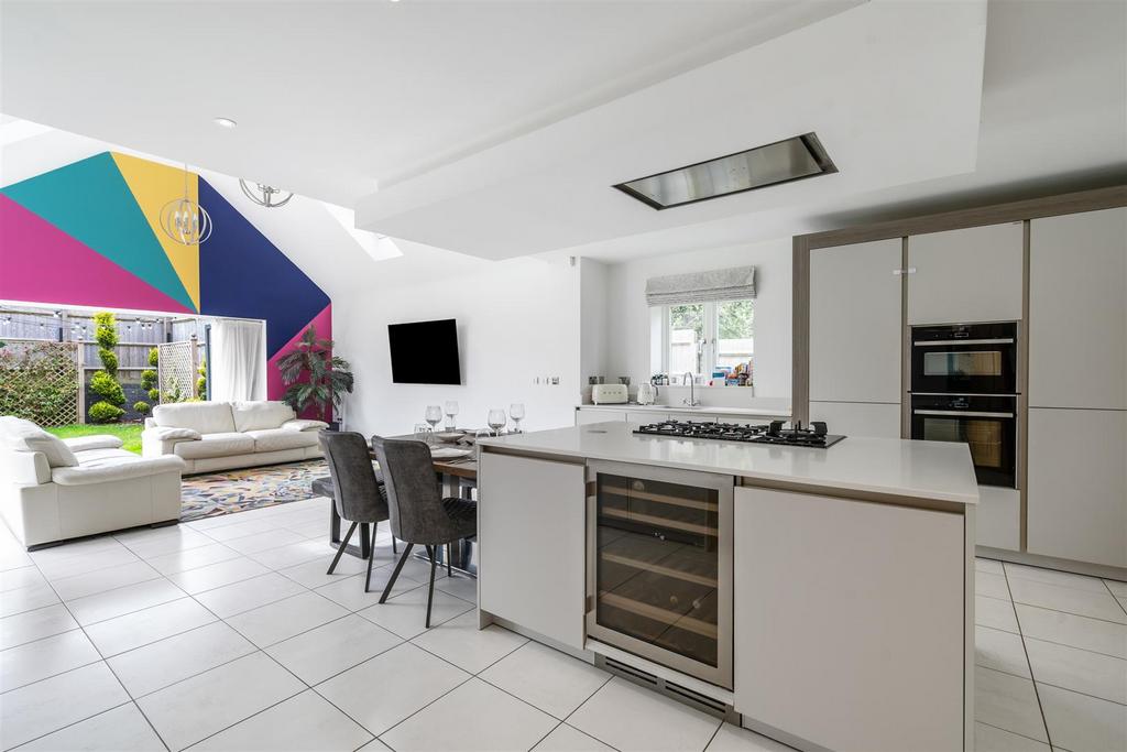 9 Aylesbury Court 21.jpg
