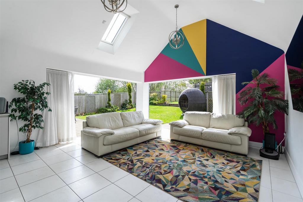 9 Aylesbury Court 23.jpg