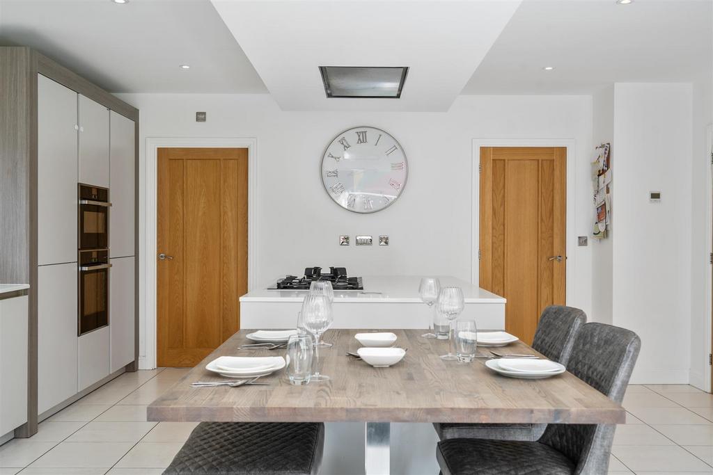 9 Aylesbury Court 27.jpg