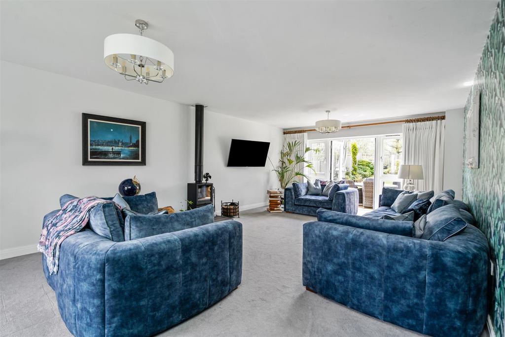 9 Aylesbury Court 7.jpg