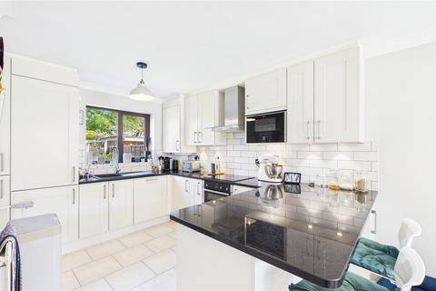 9 Burdock Close, Lightwater, GU18 5YP