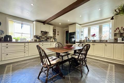 Broadfolds House Chrisharben Park, Clayton, Bradford, BD14 6AE