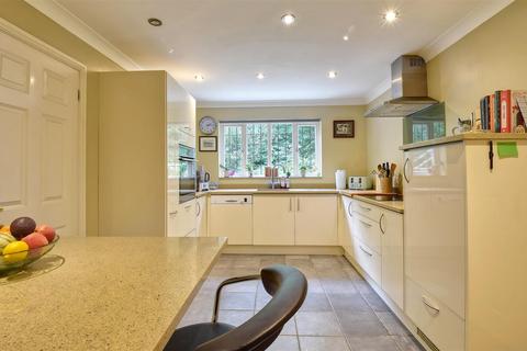 87 Colonel Stephens Way, Tenterden, TN30 6EW