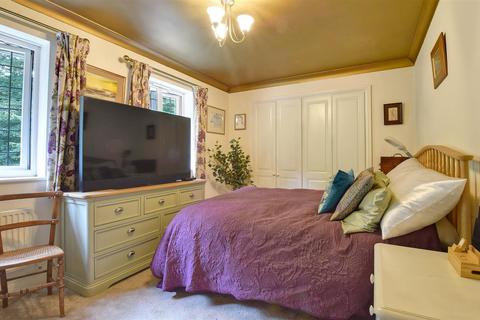 87 Colonel Stephens Way, Tenterden, TN30 6EW
