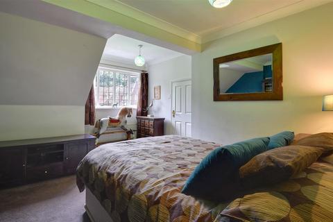 87 Colonel Stephens Way, Tenterden, TN30 6EW