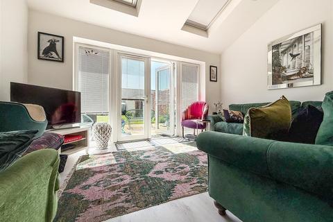 3 bedroom end of terrace house for sale, Second Avenue, Farlington
