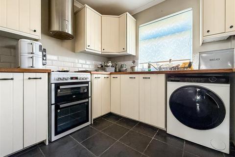 3 bedroom end of terrace house for sale, Second Avenue, Farlington