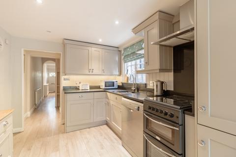 2 bedroom terraced house to rent, Kings Road, Windsor, SL4