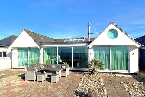 4 bedroom detached bungalow for sale, Coast Road, Pevensey Bay, Pevensey
