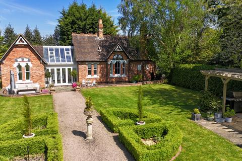 The Lodge Bromyard Road, Crown East, Worcester, WR2 5TR