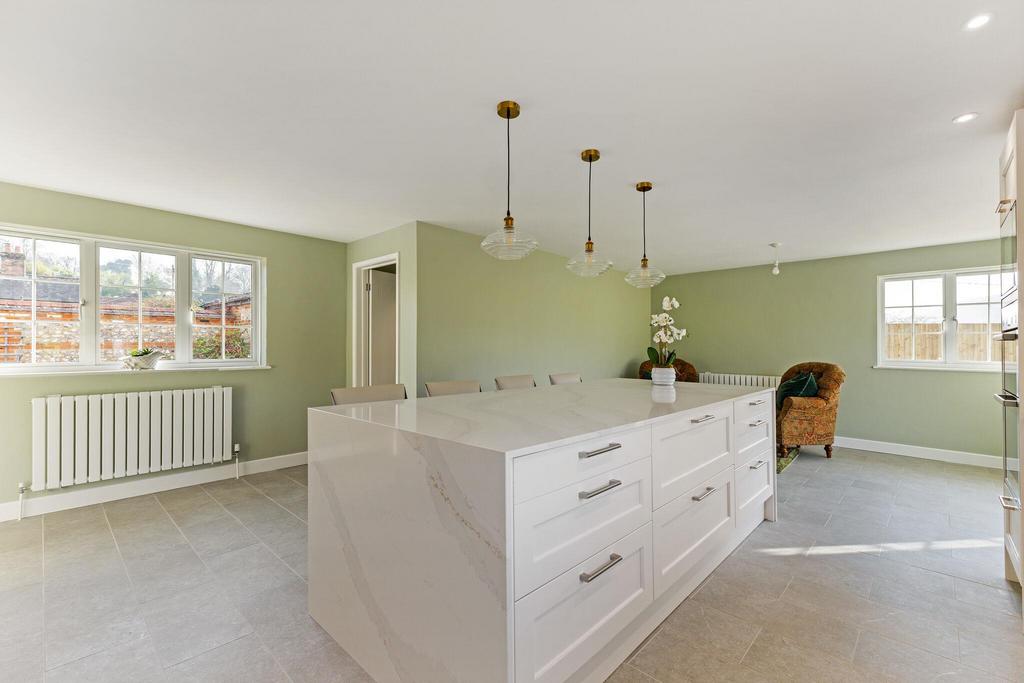 House in Andover - View 3
