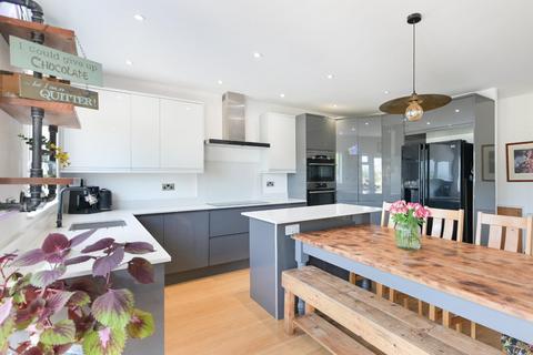 5 bedroom detached house for sale, Tudor Avenue, Worcester Park