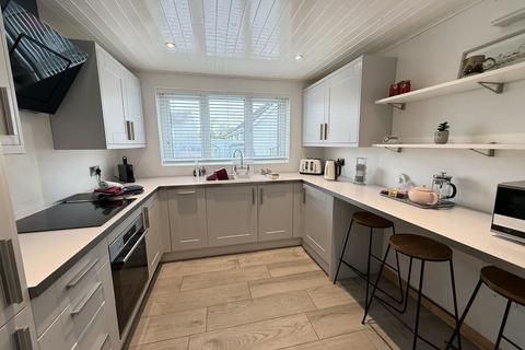 16 Lon Lwyd Isaf, Pentraeth, LL75 8LN