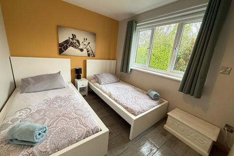 16 Lon Lwyd Isaf, Pentraeth, LL75 8LN