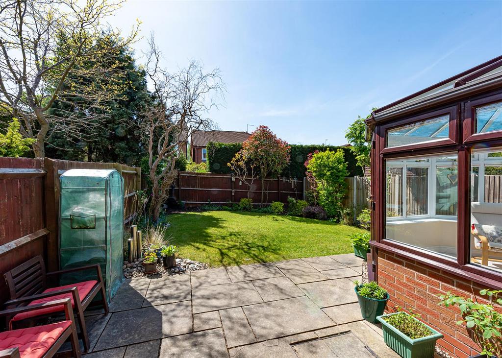 35 Penleigh Gardens-garden MAY25.jpg