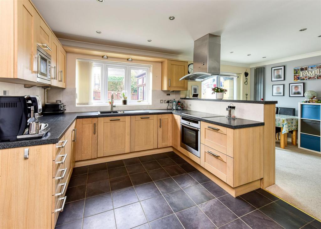 35 Penleigh Gardens-kitchen Rev A.jpg