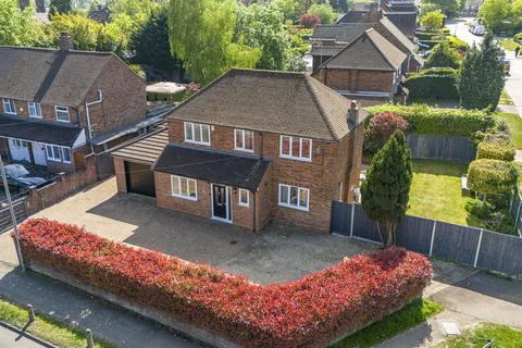 4 bedroom detached house for sale, Desborough Avenue, High Wycombe HP11