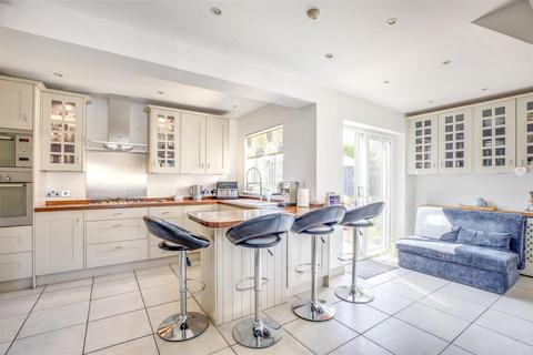 4 bedroom detached house for sale, Desborough Avenue, High Wycombe HP11