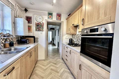 Cornerways Bridge Road, Lymington, SO41 9BY