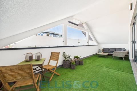 2 bedroom penthouse for sale, Lyons Crescent, Tonbridge, Kent, TN9