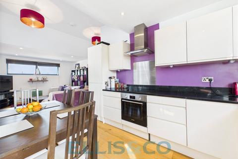 2 bedroom penthouse for sale, Lyons Crescent, Tonbridge, Kent, TN9
