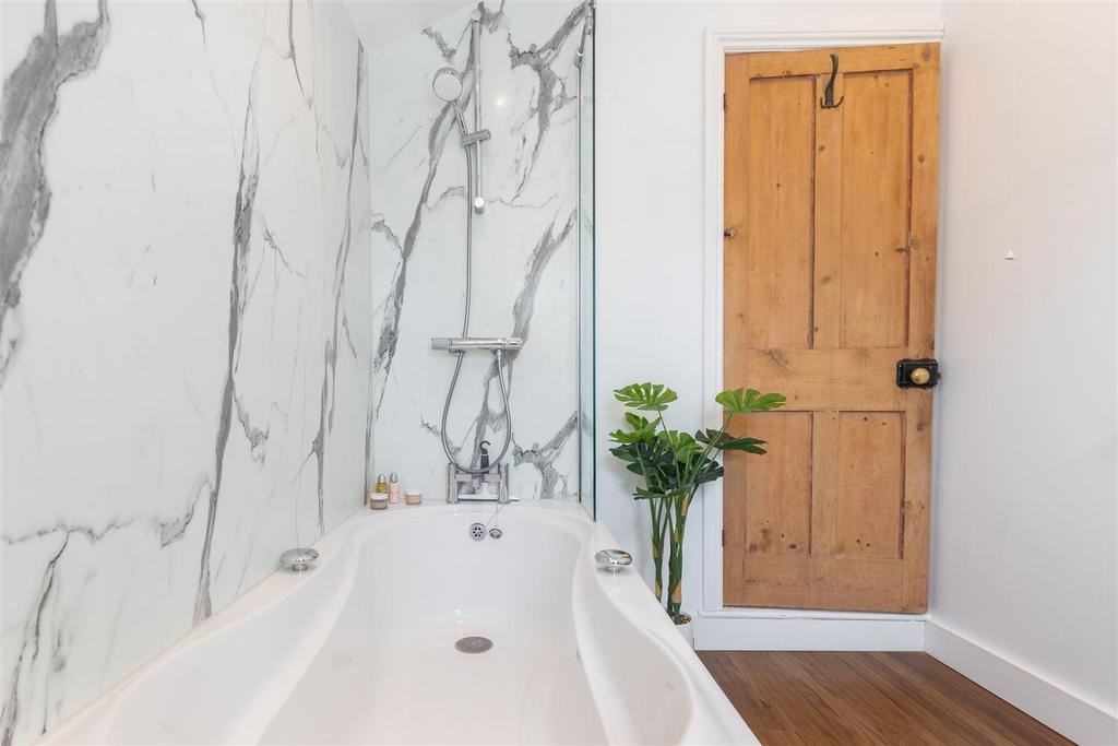 Bathroom-4.jpg