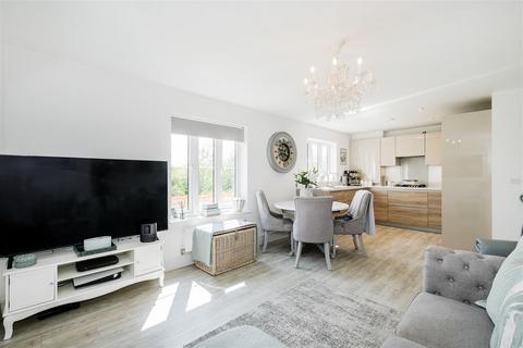 2 bedroom flat for sale, Five Oaks Lane, Chigwell