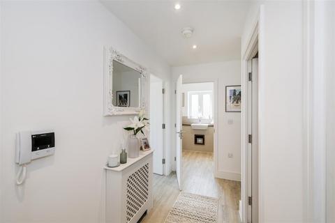2 bedroom flat for sale, Five Oaks Lane, Chigwell
