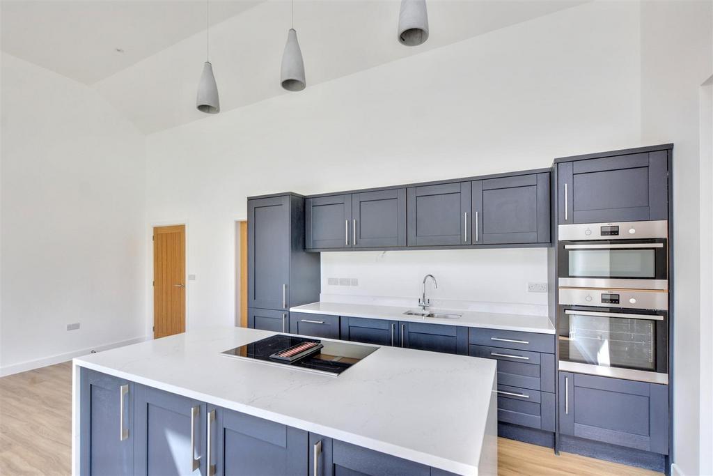 Kitchen 2.jpeg