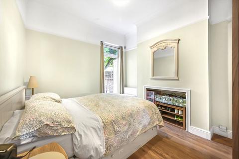2 bedroom flat for sale, The Avenue, London W4
