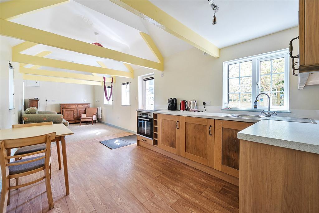 Kitchen / Dining Rm