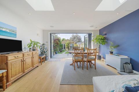 81 Gloucester Road, Kingston Upon Thames, KT1 3QW
