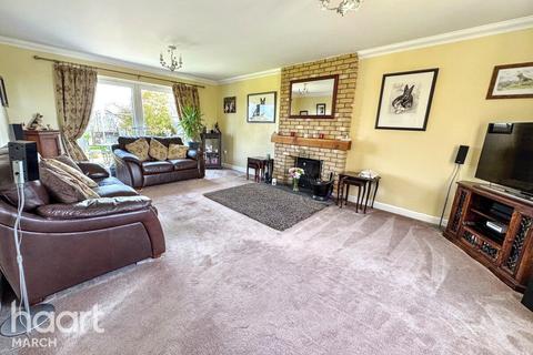 4 bedroom detached house for sale, Whittlesey Road, Turves