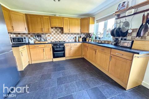4 bedroom detached house for sale, Whittlesey Road, Turves