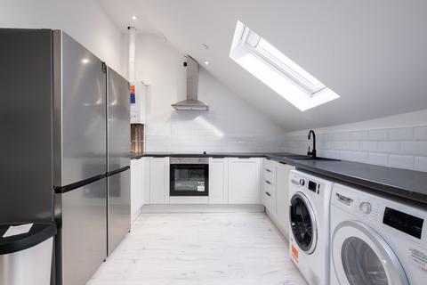 6 bedroom house of multiple occupation to rent, at Liverpool, Flat B, 18, St. Albans Road SA2