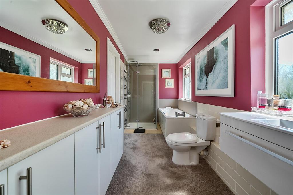 Master Ensuite