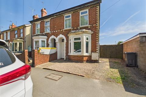 3 bedroom end of terrace house to rent, Seymour Road, Gloucester, Gloucestershire, GL1